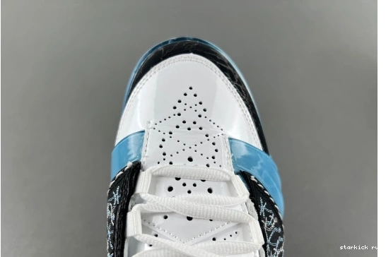 318376-041  318376-041 23  UNC Jordan 1129